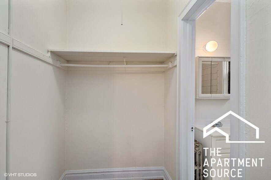 Building Photo - 4829 N Damen Ave