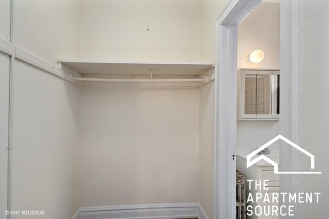 Building Photo - 4829 N Damen Ave