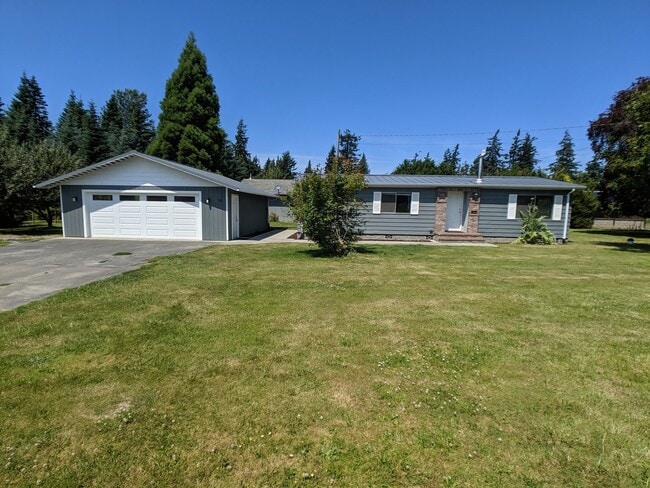 Primary Photo - 2 bed 2 bath with large garage in Sequim