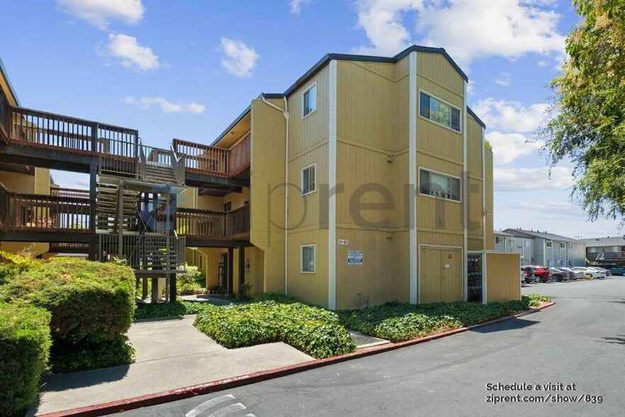 Primary Photo - 1060 Oak Grove Rd