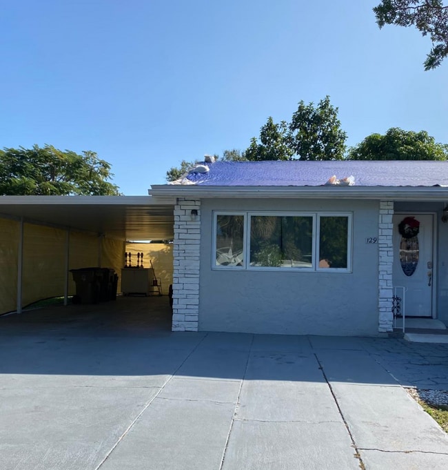 Building Photo - 129 Dahlia Dr