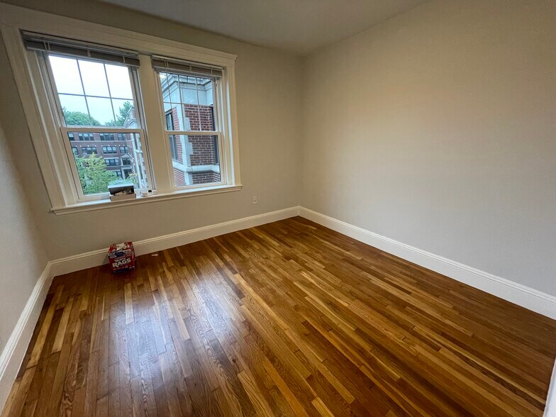 Building Photo - 22 Forest St