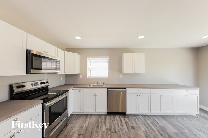 Building Photo - 6015 N 36th Dr