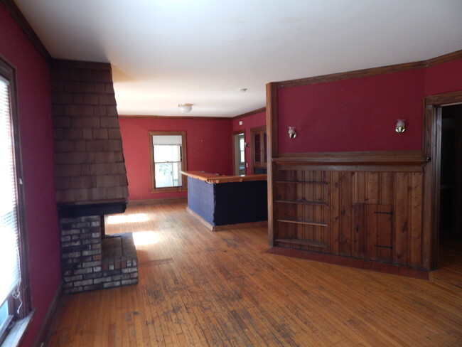 Living Room with Bar - 208 S Bassett St