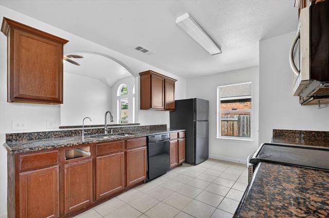 Building Photo - 204 Lamont Rd