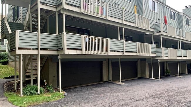 Building Photo - 3 Oakwood Dr