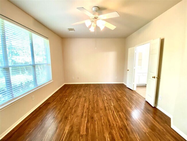 Building Photo - 127 N Willow Point Cir
