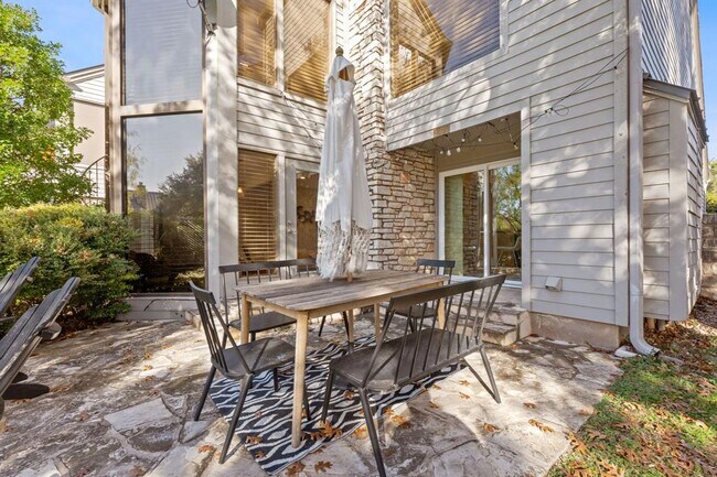 Building Photo - 112 World of Tennis Sq