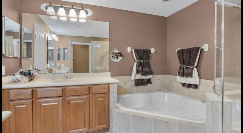 Building Photo - 742 Featherstone Ln