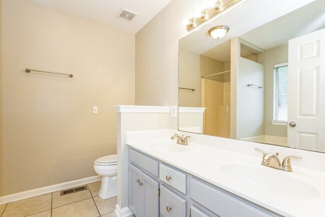 Building Photo - 914 Celeste Ct