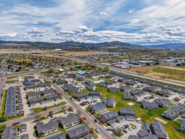 Building Photo - Must-See Apartment in Pheasant Ridge  Pocatello!