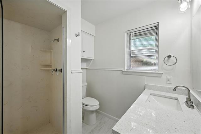 Building Photo - 304 N Bonham Dr