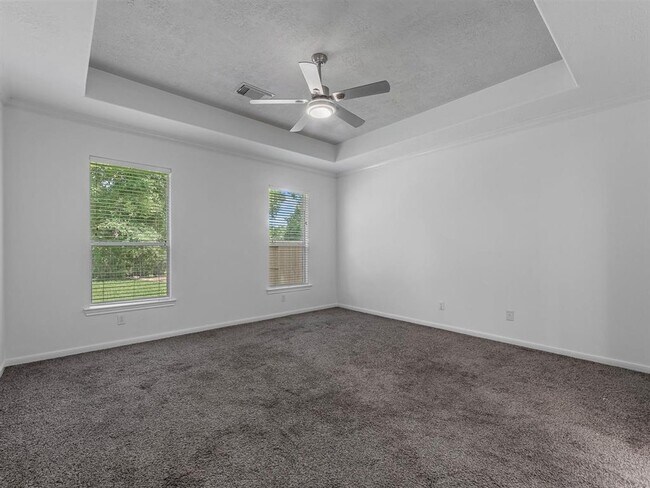 Building Photo - 25553 Oakhurst Forest Dr