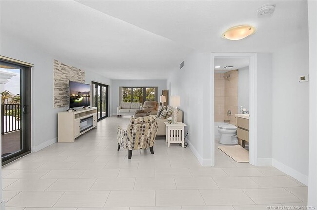 Building Photo - 10044 S Ocean Dr