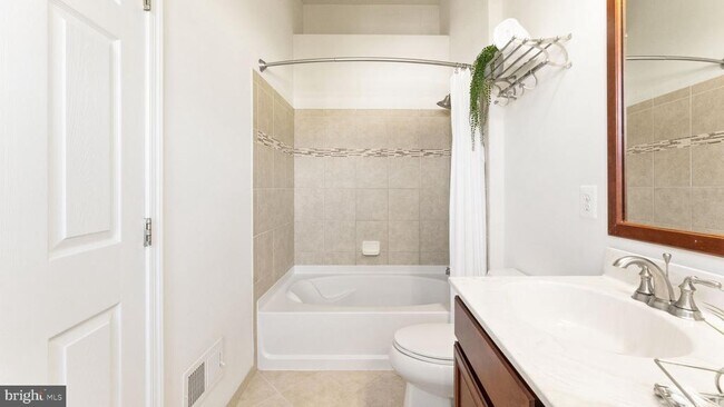 Building Photo - 23100 Dunlop Heights Terrace