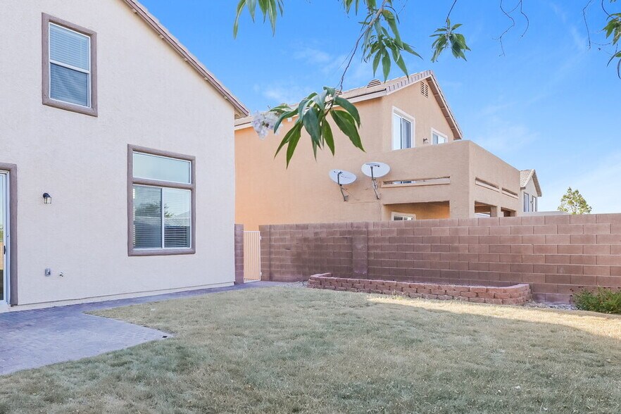 Building Photo - 11130 Star Lily St