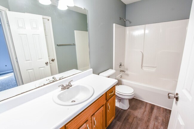 Building Photo - Pet Friendly Three Bedroom with Bonus in S...