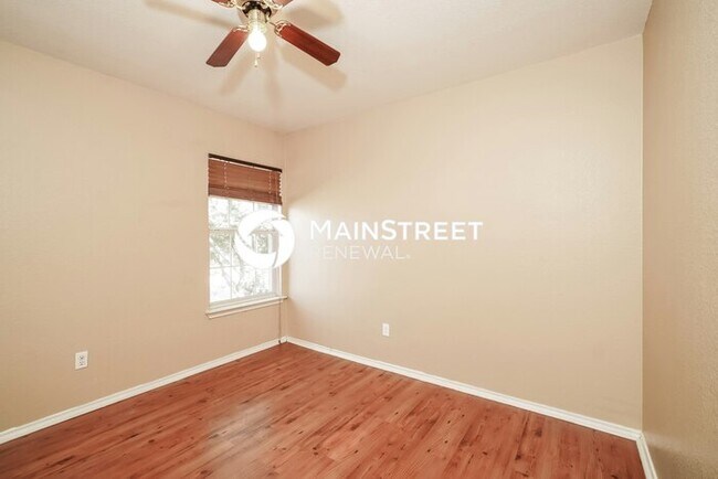 Building Photo - 3 Bedroom Pet-Friendly Home in Del Valle, TX with Main Street Renewal