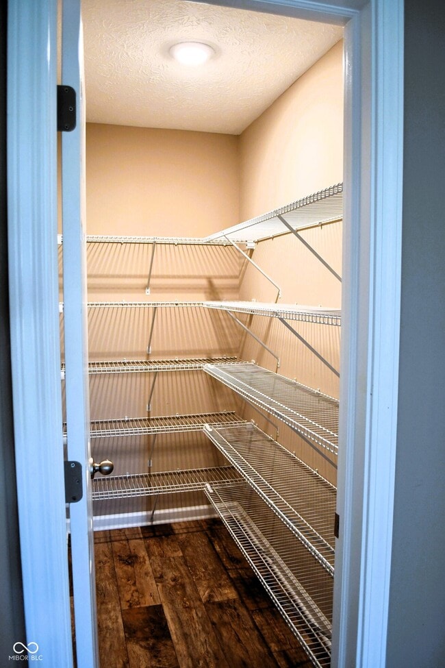Building Photo - 2327 Creekland Dr