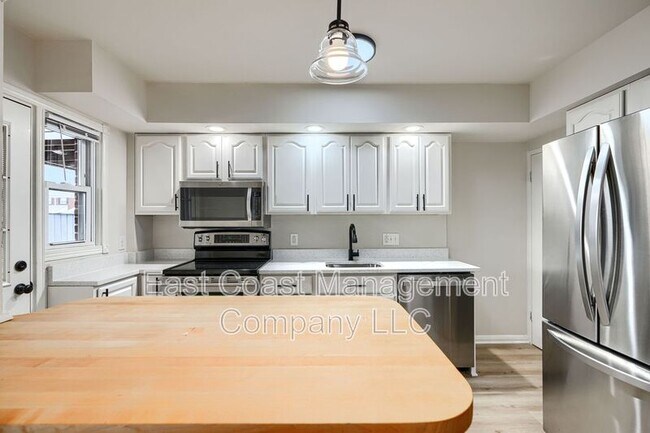 Building Photo - 2735 Moorgate Rd