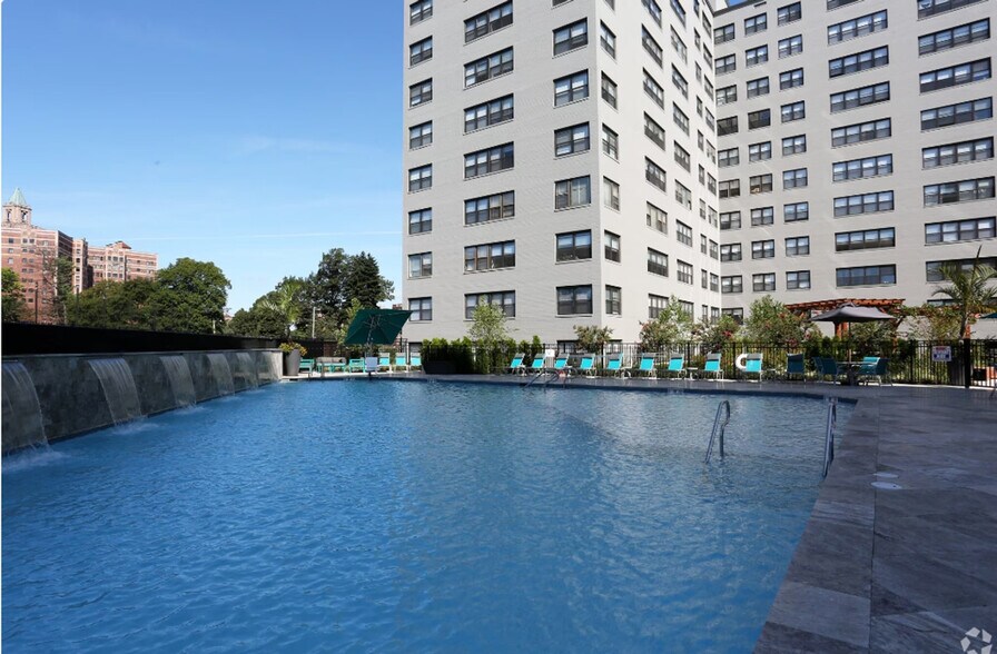 Building Photo - 5450 Wissahickon Ave
