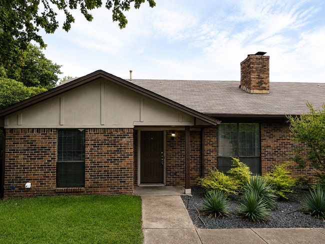 Building Photo - 126 Hollyhill Ln
