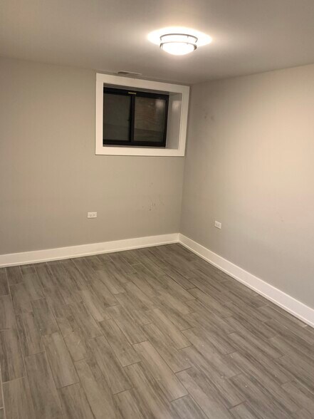 Bedroom - 2742 W Polk St