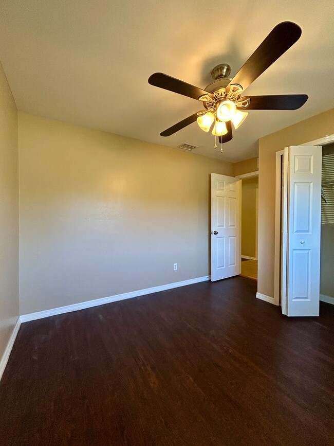Building Photo - Charming 3BR/2BA Lehigh Acres Duplex with 1-Car Garage | Lawn Care & Salt Service Included