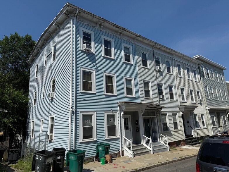 Building Photo - 27 Woodward St