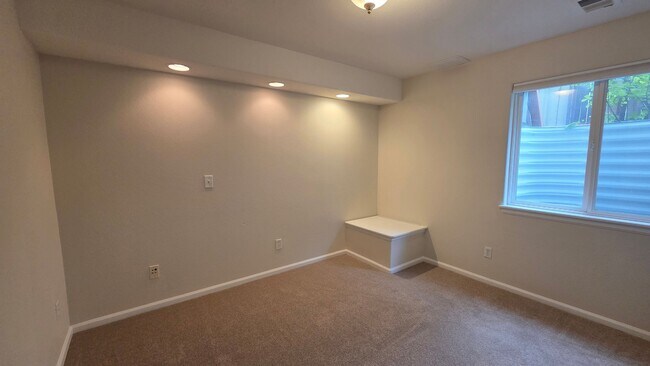 Building Photo - Spacious 5-Bedroom Home in Desirable Rock Creek – Fresh Updates & Fantastic Location!
