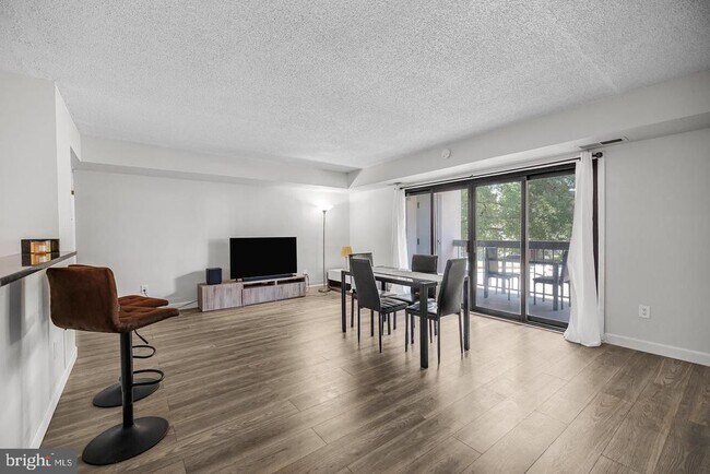 Building Photo - 3808 Laramie Pl