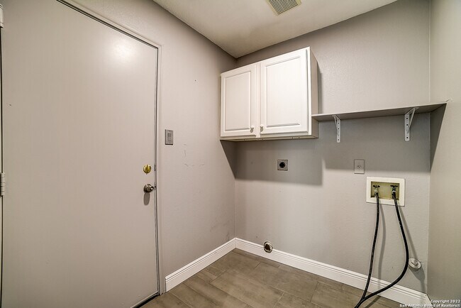 Building Photo - 9759 Bronson Creek