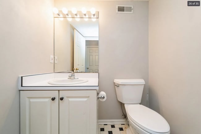 Building Photo - Desirable Clive Home with Easy Metro Access