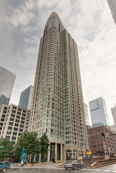 Building Photo - 345 N La Salle Dr