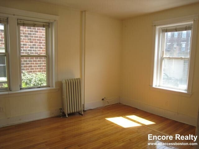 Building Photo - 62 Egmont St