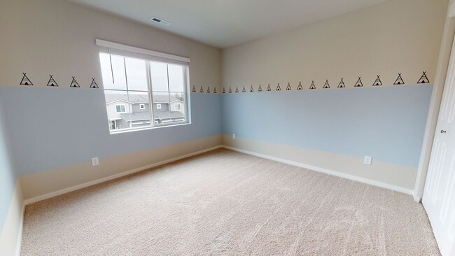 Building Photo - Large, Well-Designed Bremerton 3 BR! Available Now - $500.00 OFF 1ST MONTHS RENT!