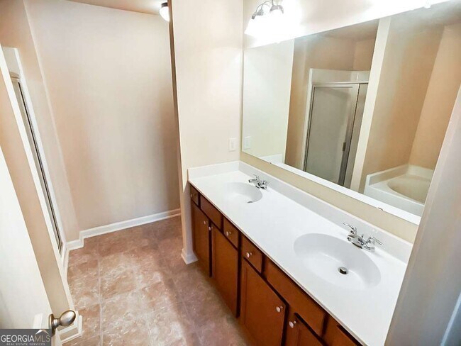 Building Photo - 206 Madison Ave