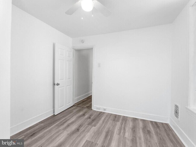 Building Photo - 1831 E Clementine St