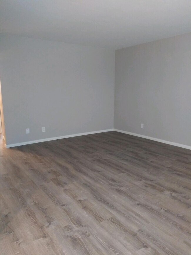 Building Photo - 3 bedroom / 2 bath upstairs unit in the heart of Hillcrest!