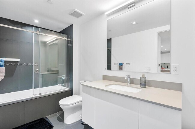 Building Photo - 1600 NE 1st Ave