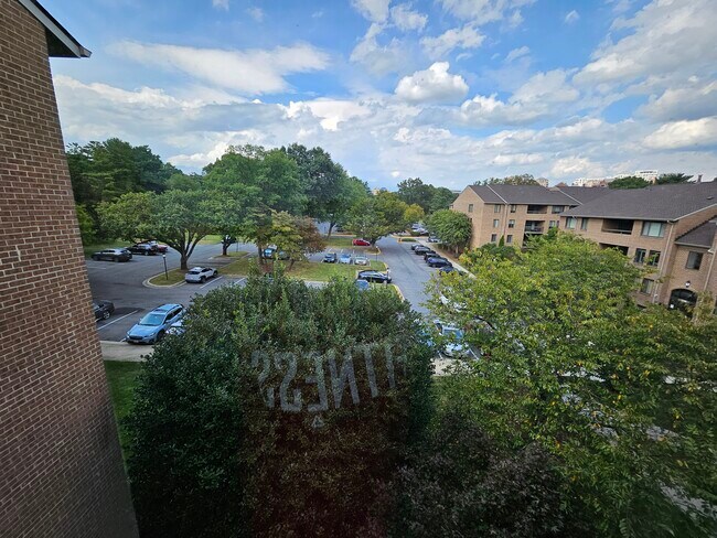 Building Photo - 11305 Commonwealth Dr