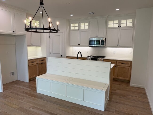 Building Photo - Fall special! flexible terms and easy move...