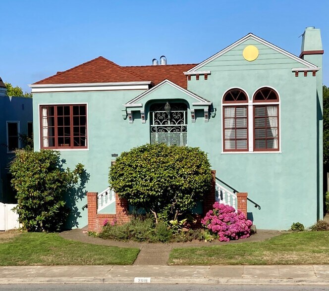 Big House 1,800 square feet - 2919 23rd Ave
