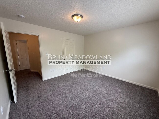 Building Photo - 5622 Boxwood Garden Way