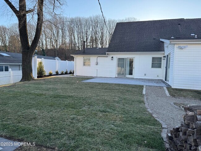 Building Photo - 28 Irongate Ln