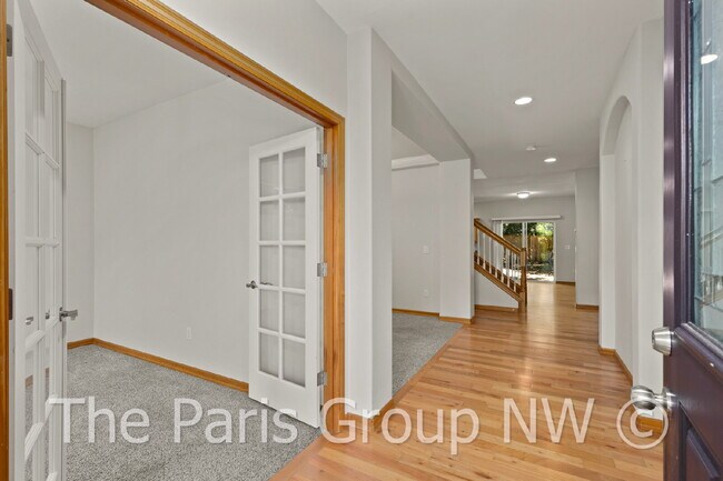 Building Photo - Beautiful Central Bothell Home. Great Floor Plan! Open Lvg Spaces, Office, Bonus Room  + XL Bedro...