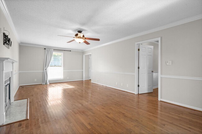 Building Photo - Pet Friendly Three Bedroom in Sango!