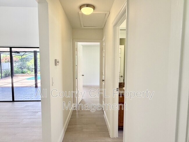 Building Photo - 553 Walnut Grove Pl