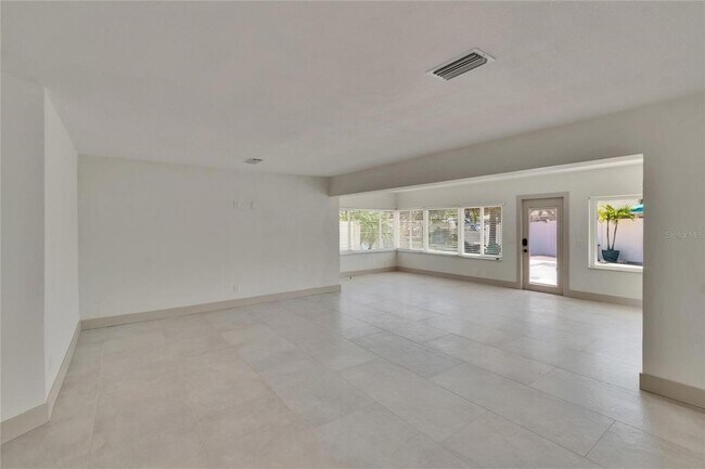 Building Photo - 1492 Sea Gull Dr S