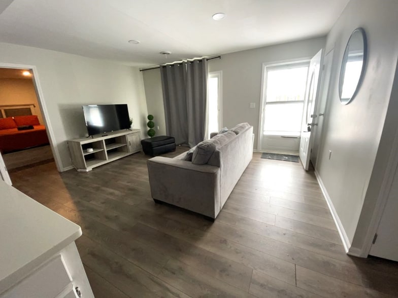 Building Photo - 622 Murphy Dr